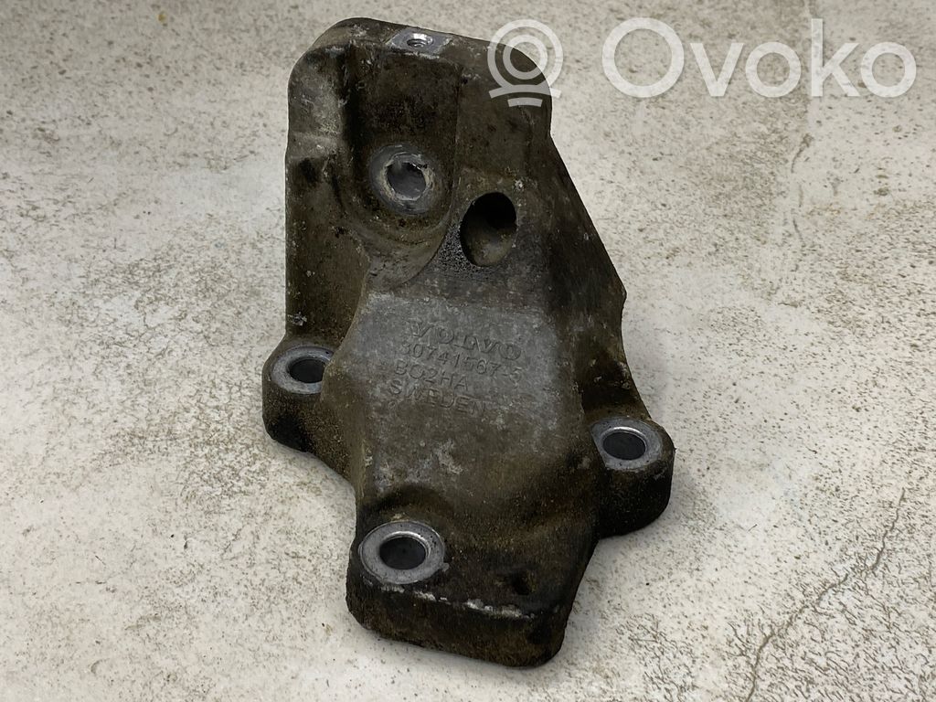 Volvo XC90 Engine mounting bracket 