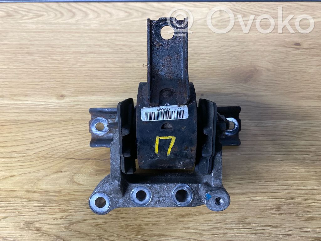 Dodge Caliber Engine mount bracket 