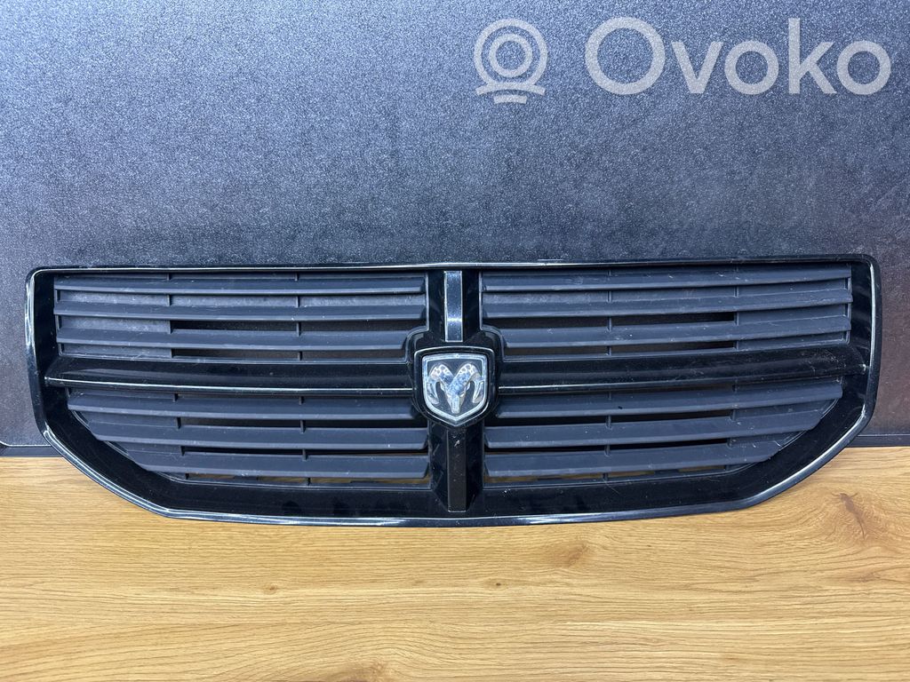 Dodge Caliber Etupuskurin ylempi jäähdytinsäleikkö 