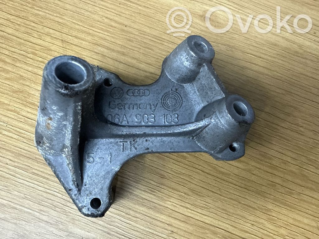 Skoda Octavia Mk2 (1Z) Engine mounting bracket 