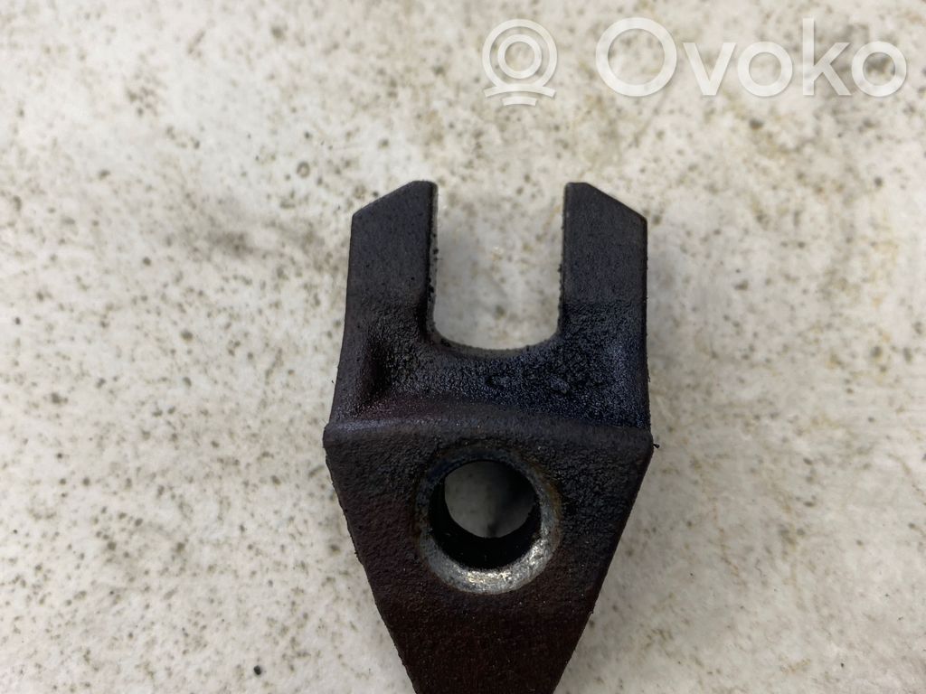 Abrazadera del inyector de combustible