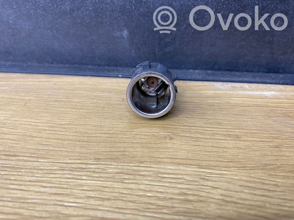 Volvo V50 Zigarettenanzünder hinten 