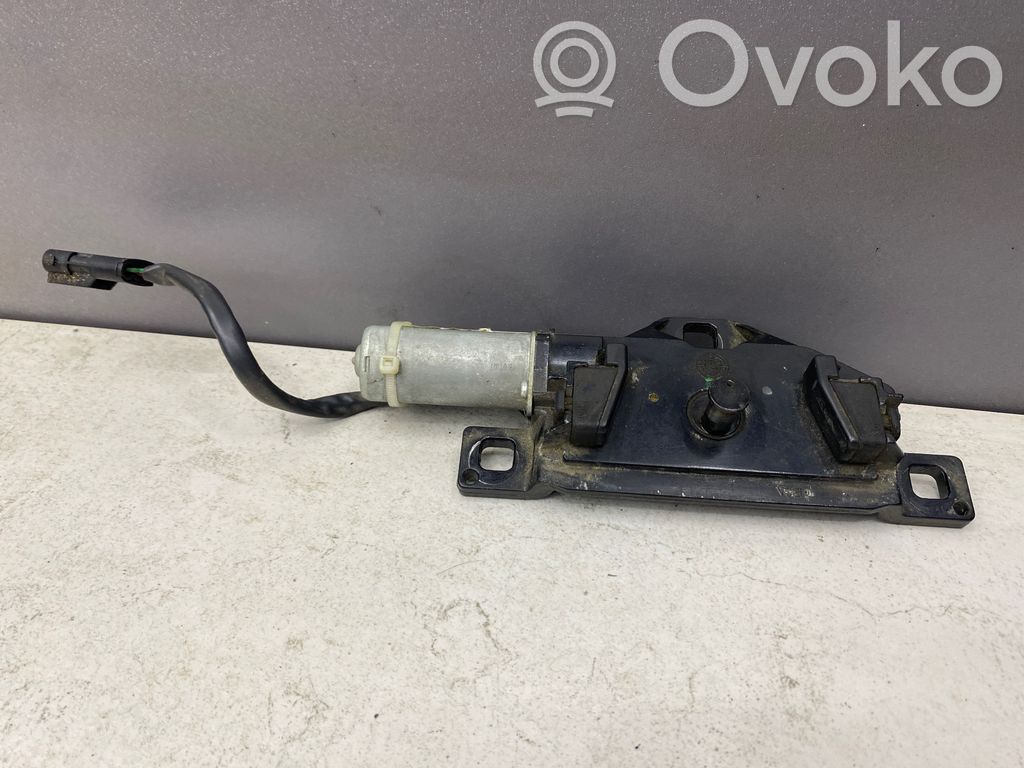 Tailgate/trunk/boot lock/catch/latch   US712993102,489051060