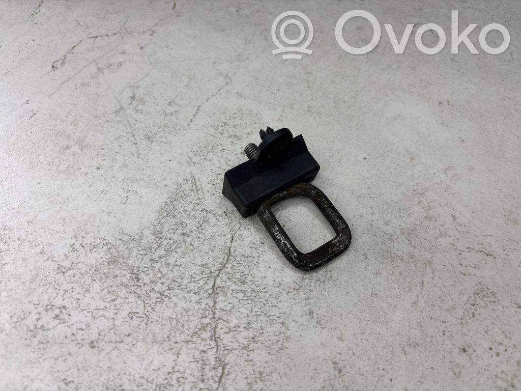BMW 5 E60 E61 Dzinēja pārsega slēdzenes cilpa 