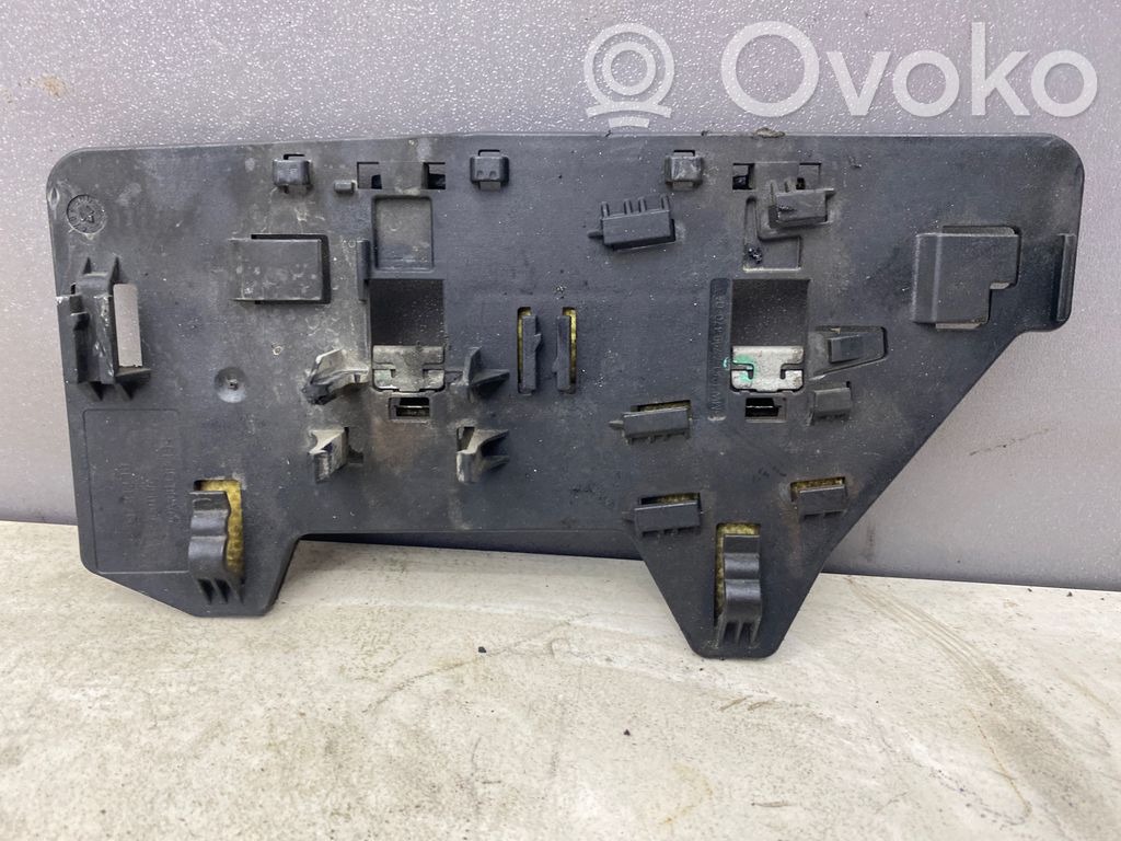 BMW 5 E60 E61 Otros repuestos del compartimento del motor 