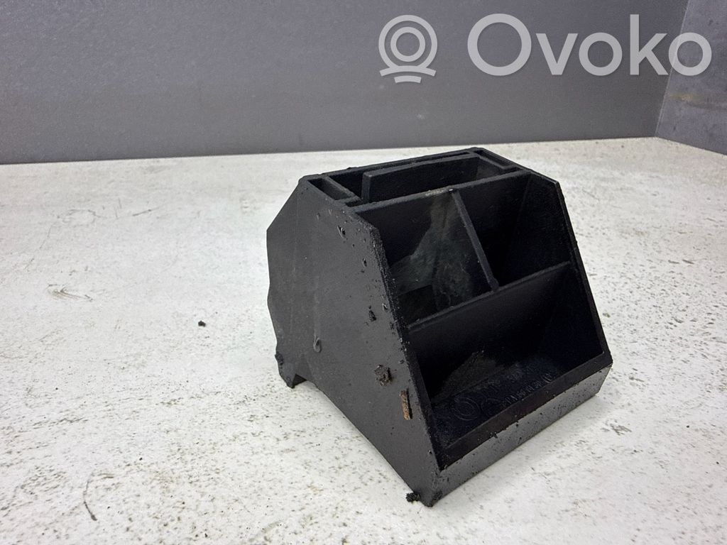 Fixation de radiateur   7542517,10808612,PA66GF30