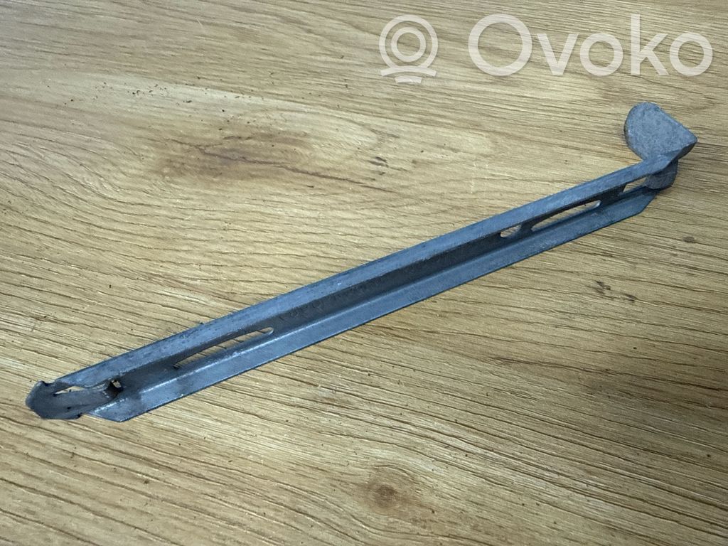 Volvo XC90 Headlight/headlamp mounting bracket 