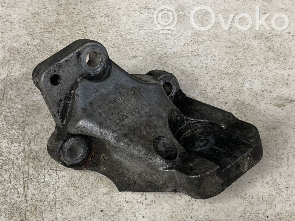Volvo XC90 Engine mounting bracket 