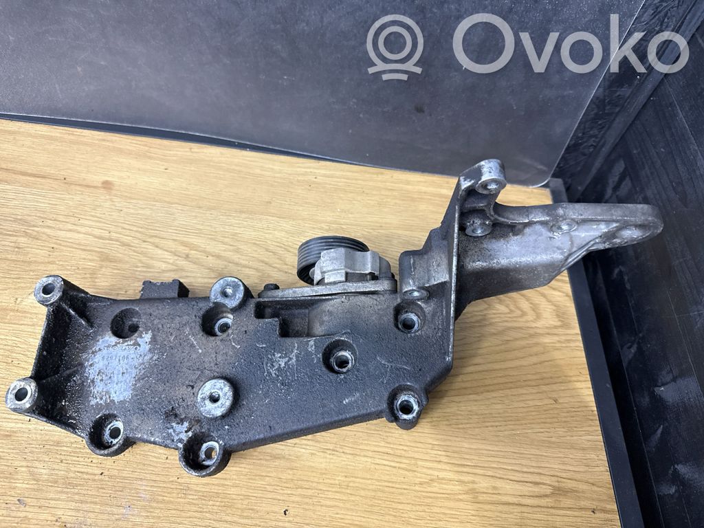 Volvo V70 Generator/alternator bracket 