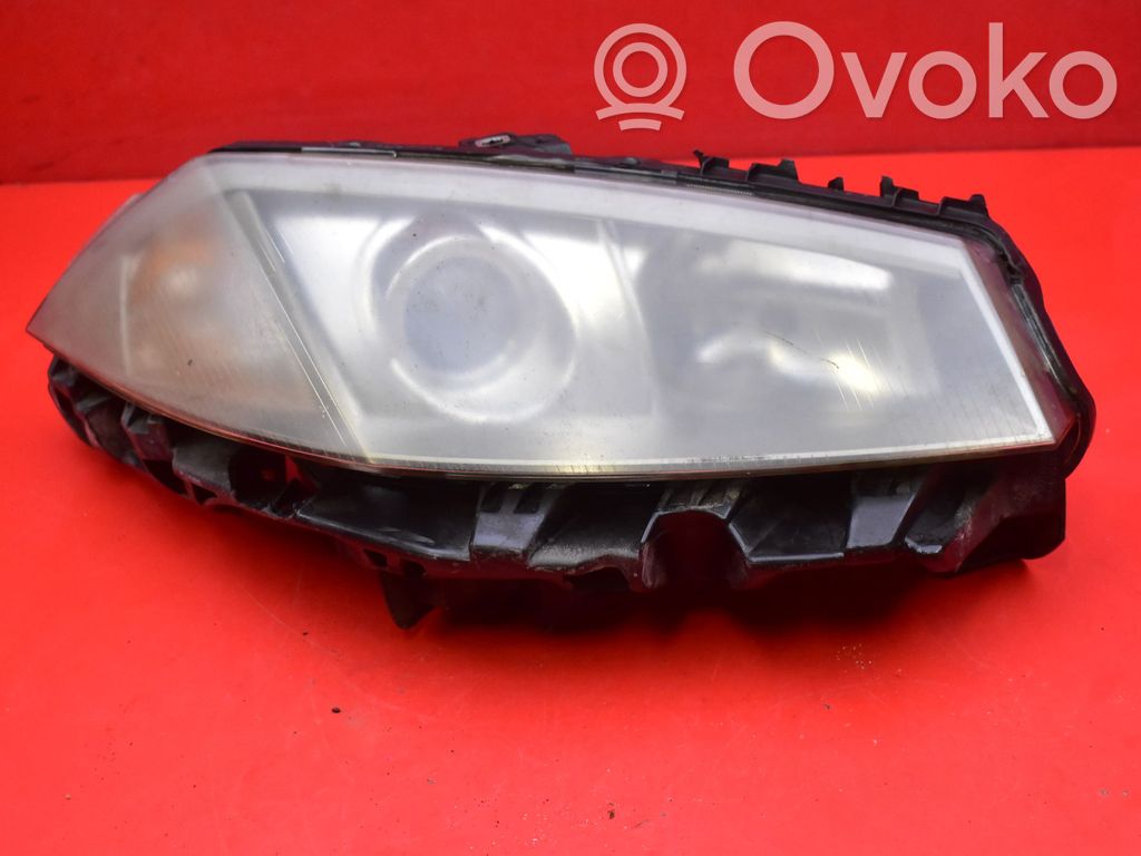 Renault Megane II Lampa przednia 