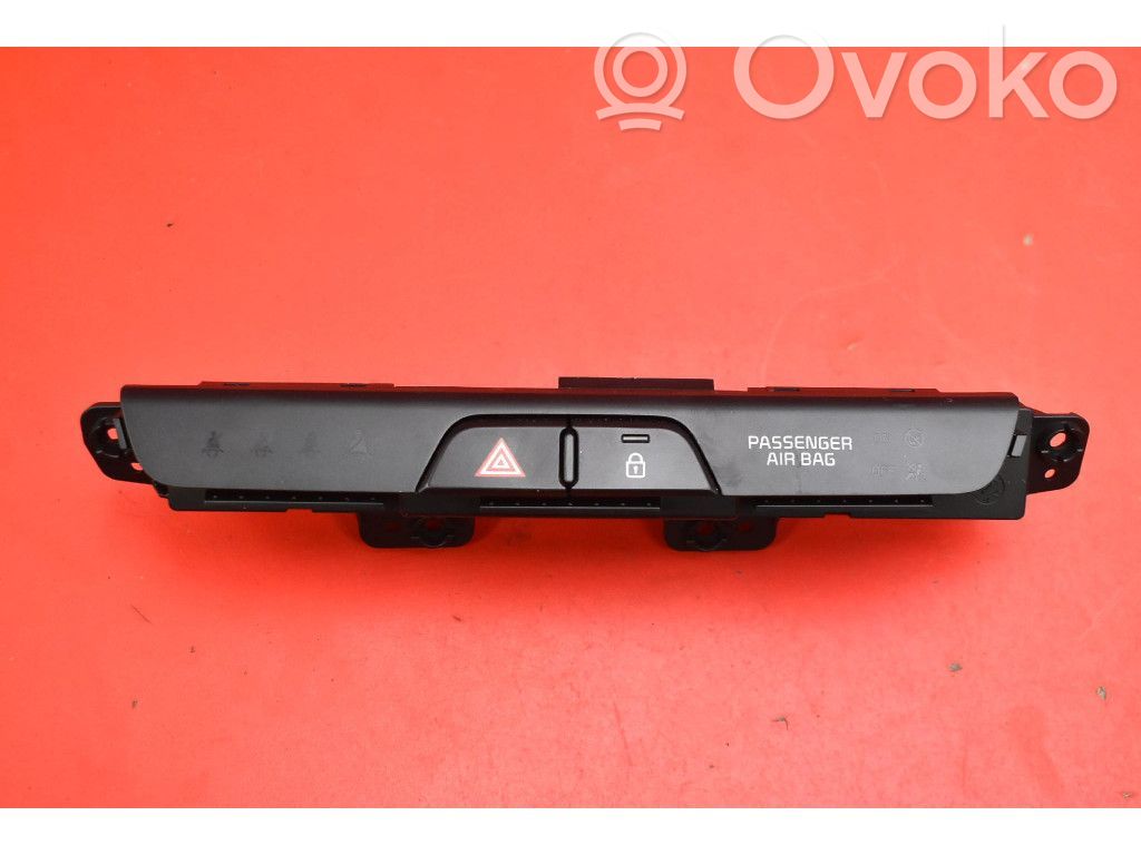 Audi Cabriolet B3 8G Hazard light switch 