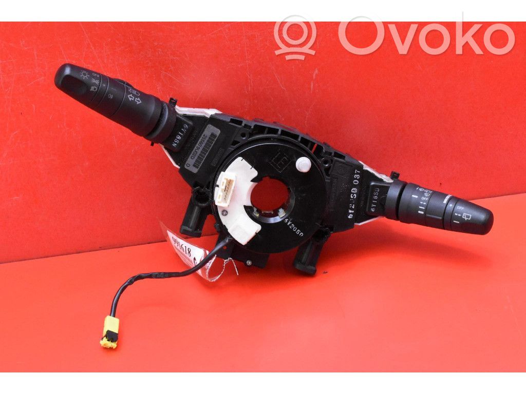 Nissan Note (E11) Autres commutateurs / boutons / leviers 