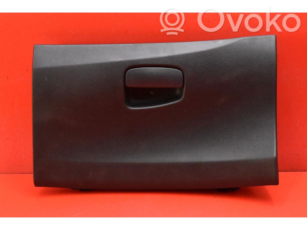 Glove box
