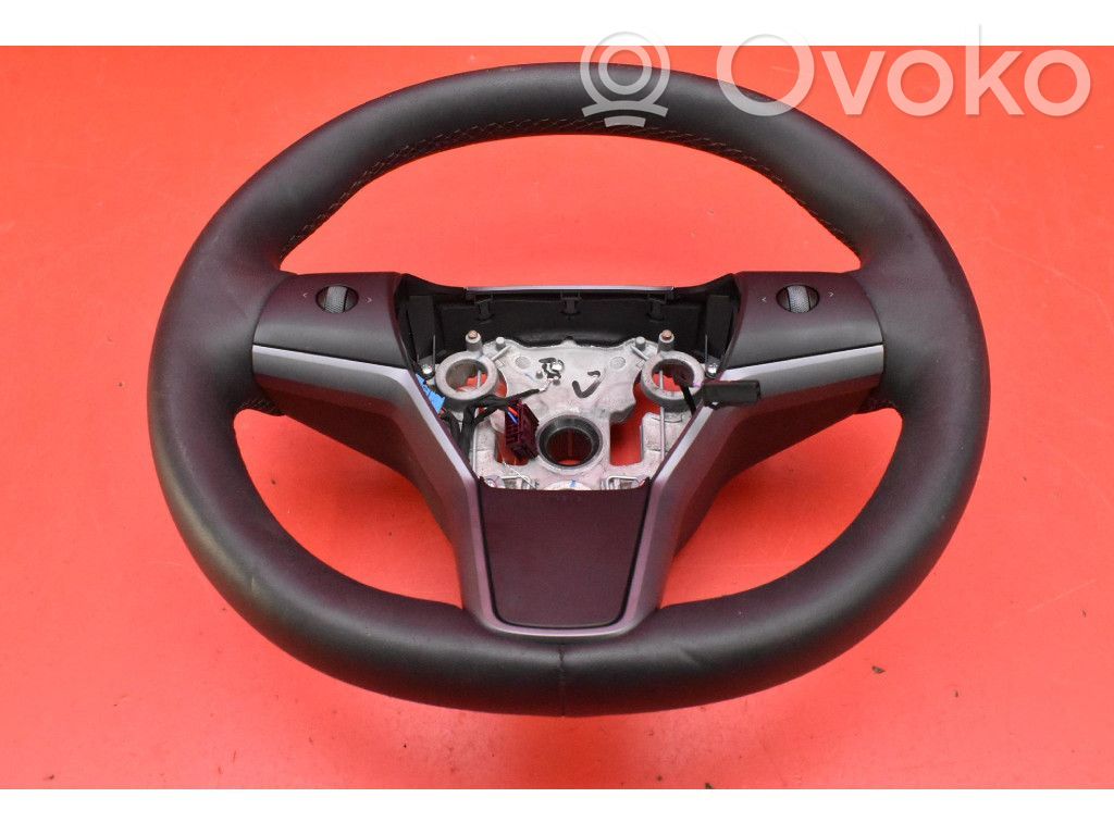Tesla Model Y Stūre 