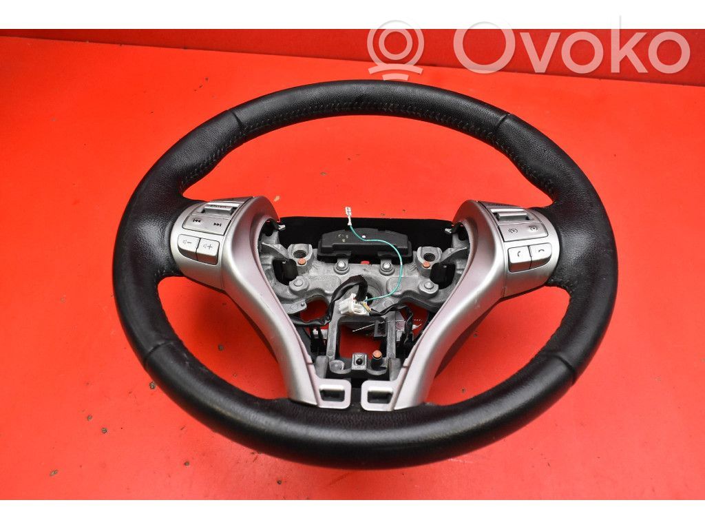 Nissan Pulsar Ohjauspyörä 