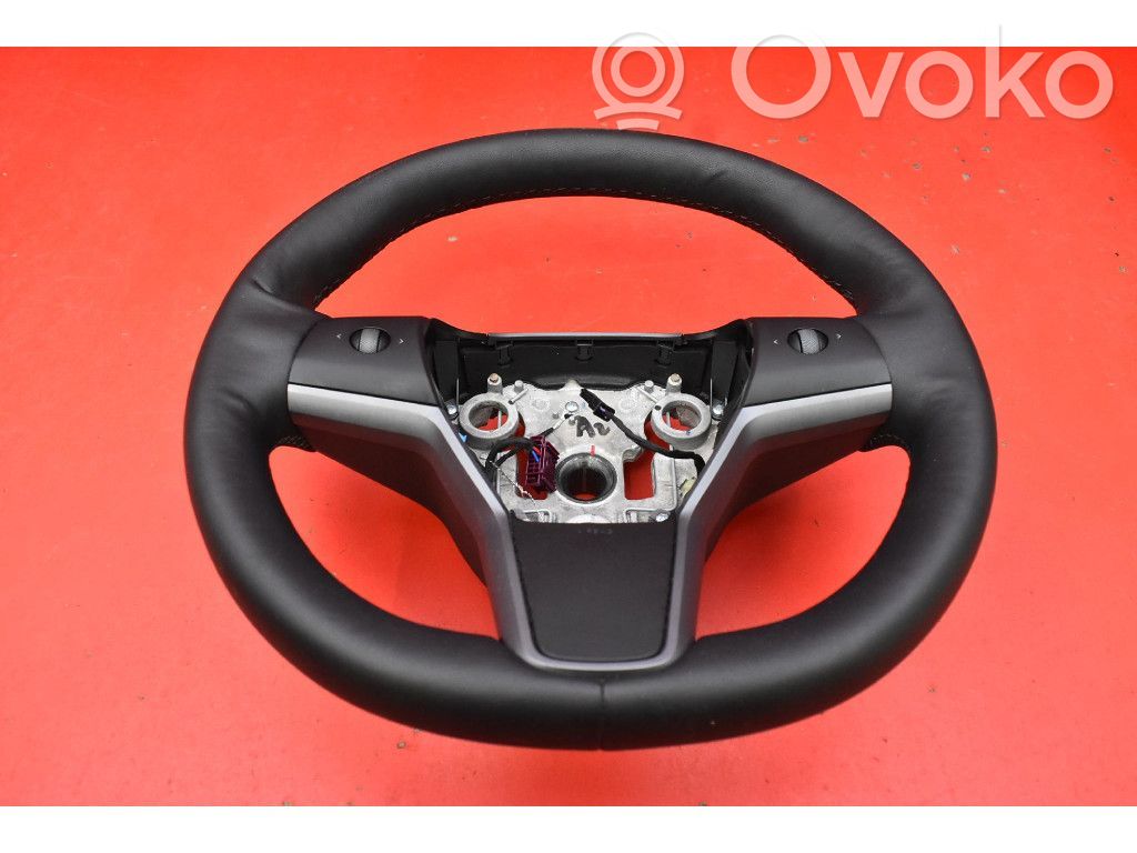 Tesla Model Y Stūre 
