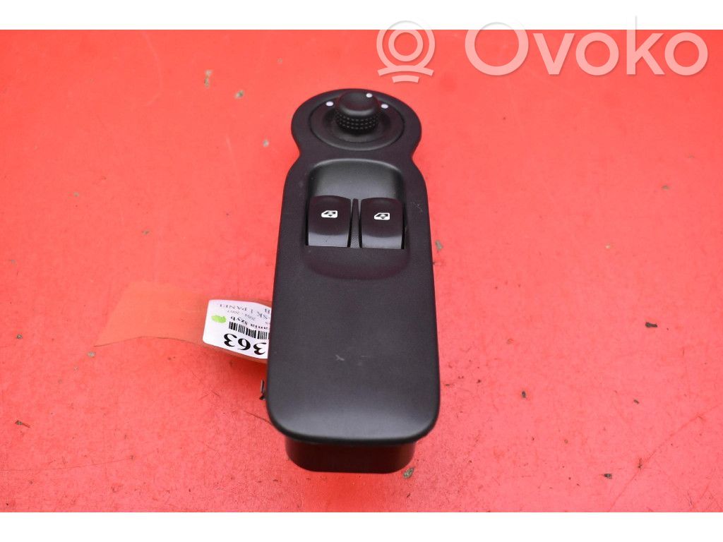 Electric window control switch   8200277630,8200277630