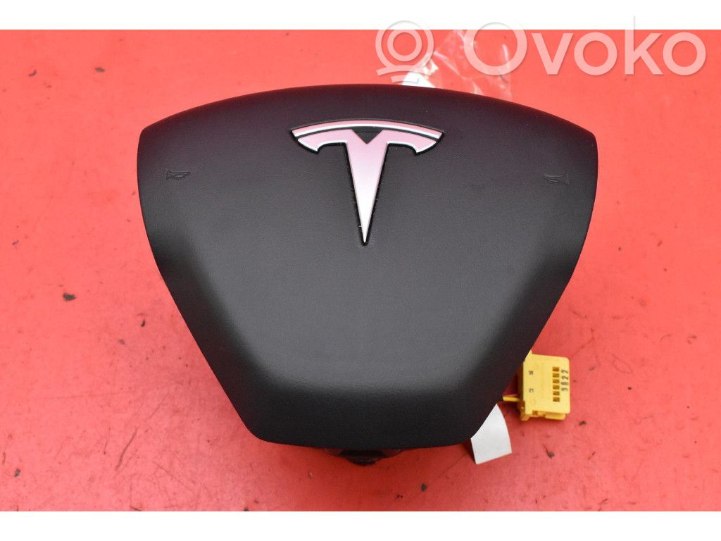 Tesla Model Y Airbag volan
