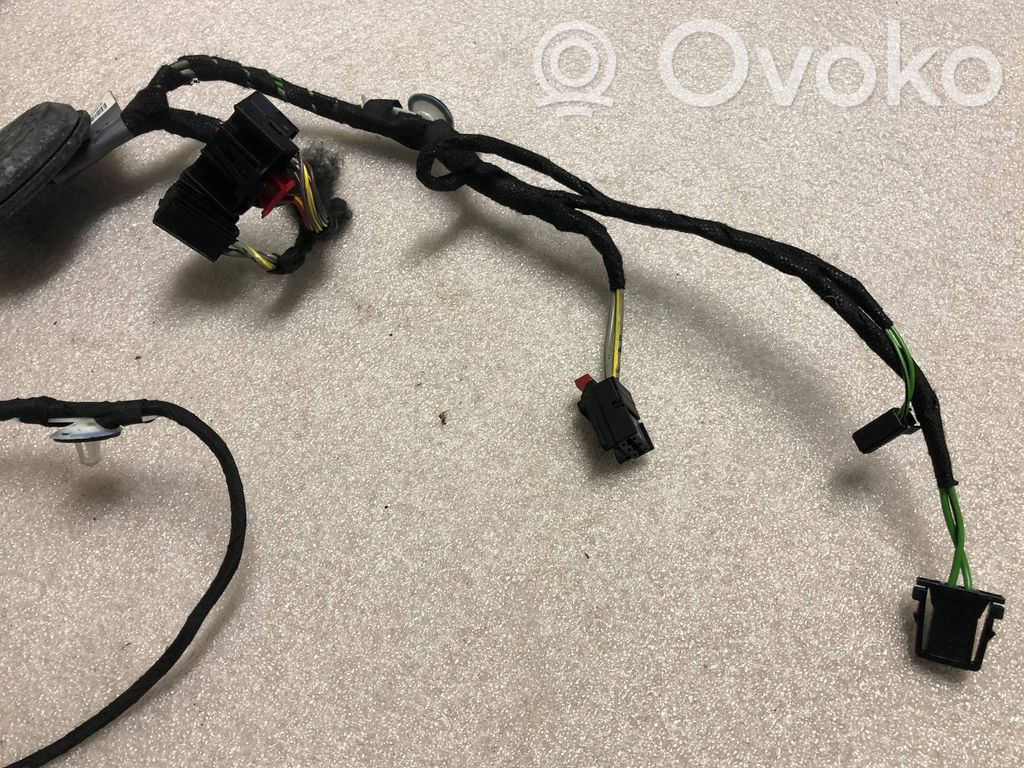 Cableado de puerta trasera   8V4971687A