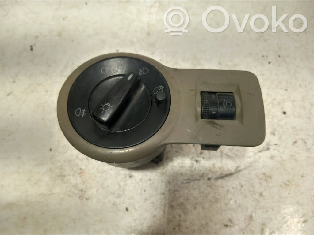 Skoda Fabia Mk2 (5J) Interruptor de luz 