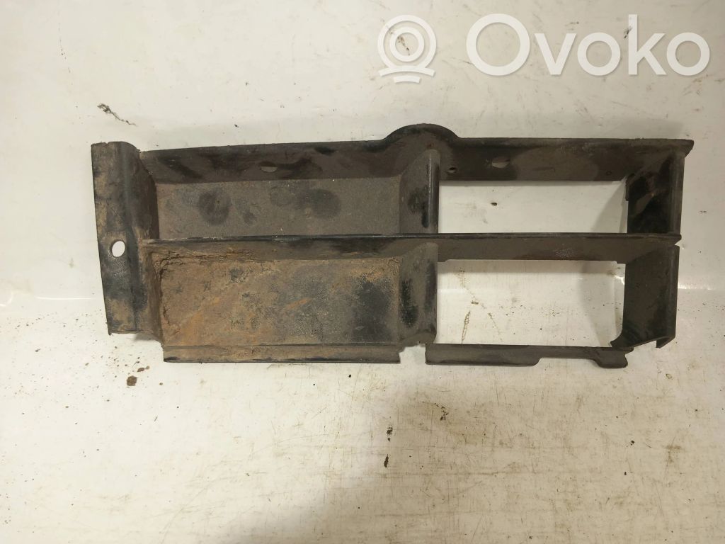 BMW 5 E39 Etupuskurin alempi jäähdytinsäleikkö 