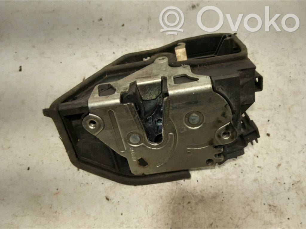 BMW 5 E60 E61 Priekinė durų spyna 