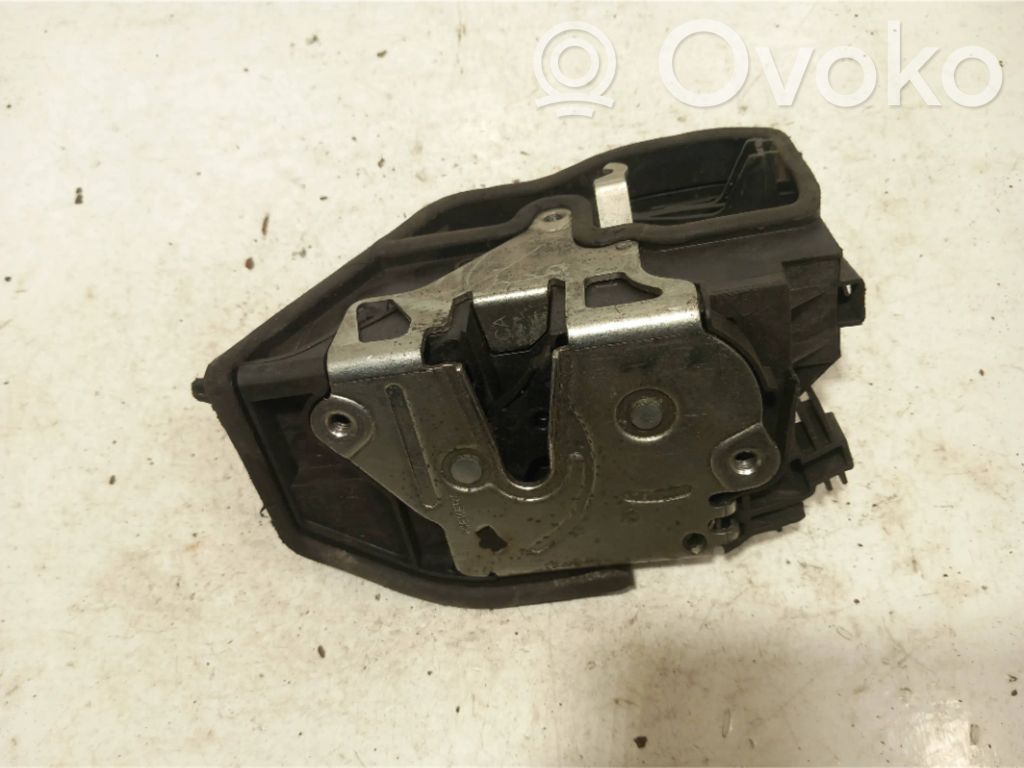 BMW 7 E65 E66 Priekinė durų spyna 