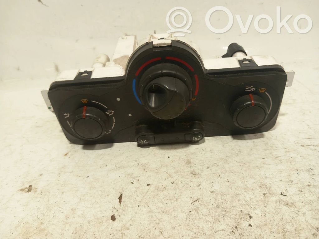 Renault Clio III Climate control unit 