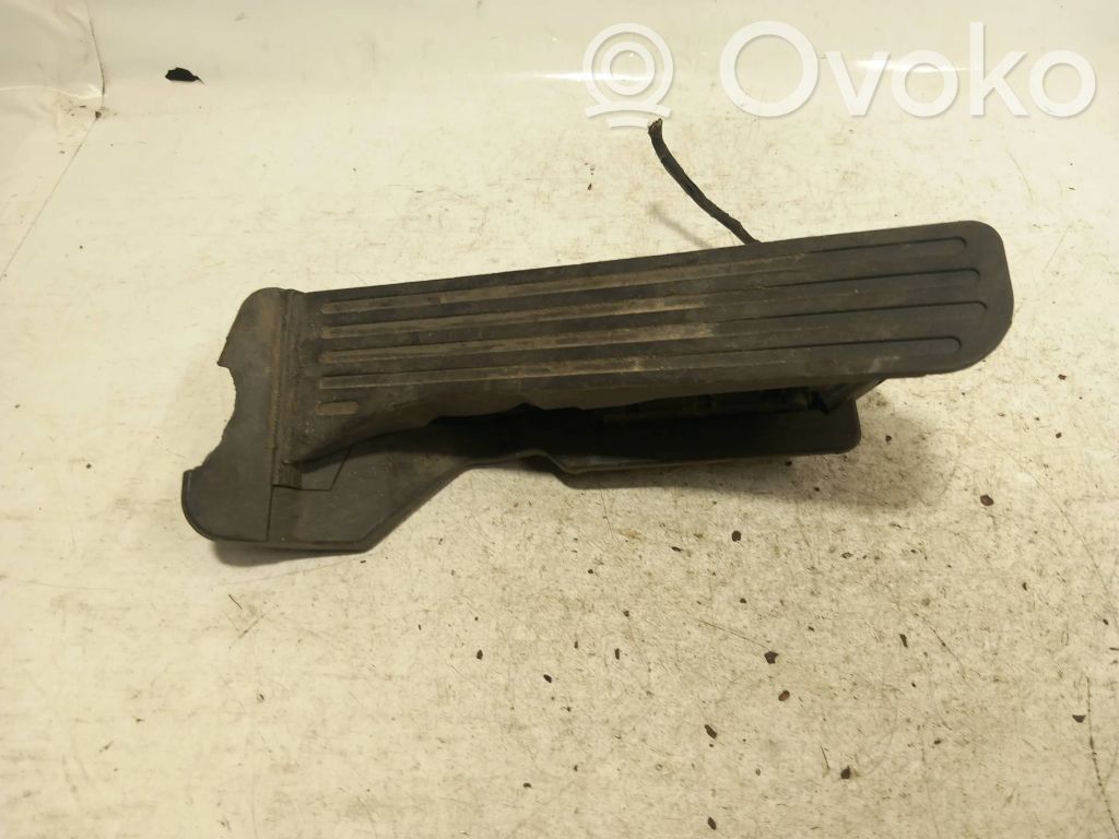 Volkswagen PASSAT B6 Pedał gazu / przyspieszenia 