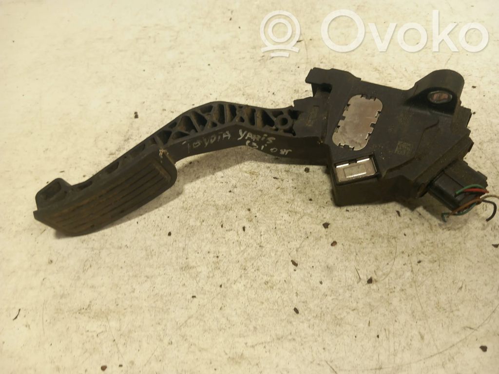 Toyota Yaris Pedał gazu / przyspieszenia 