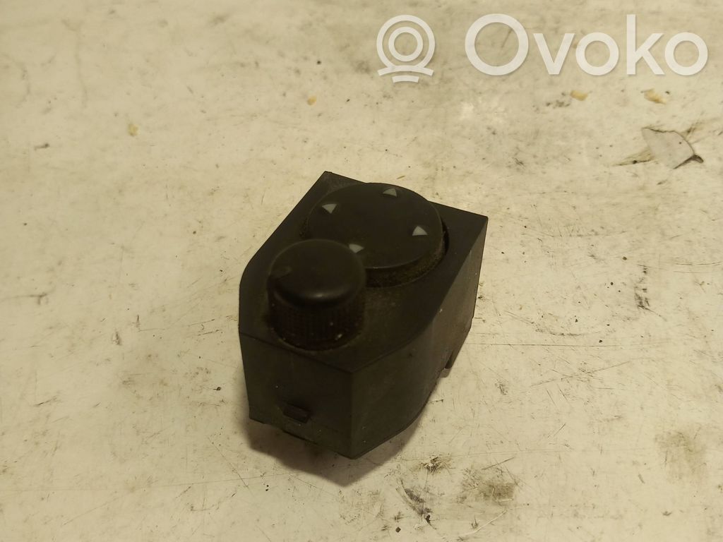 Audi A4 S4 B5 8D Przycisk regulacji lusterek bocznych 