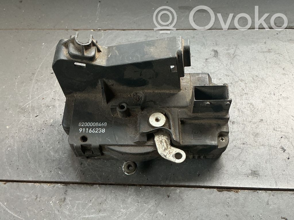 Renault Trafic II (X83) Takaoven lukko 