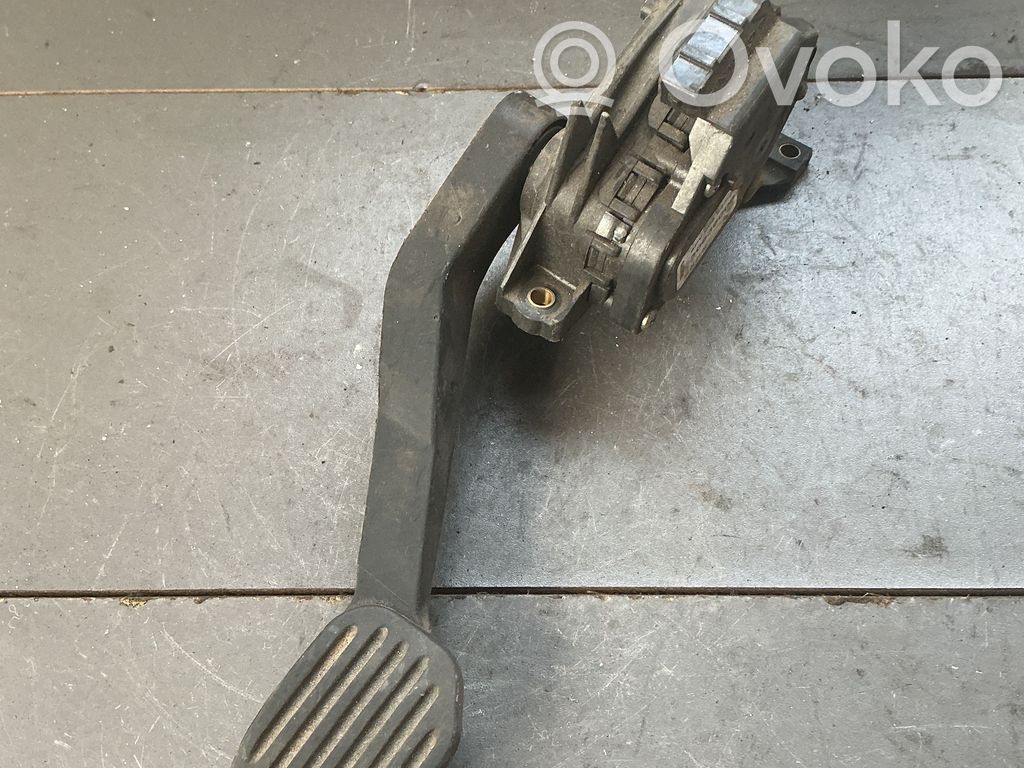 Volvo S60 Kaasupoljin 