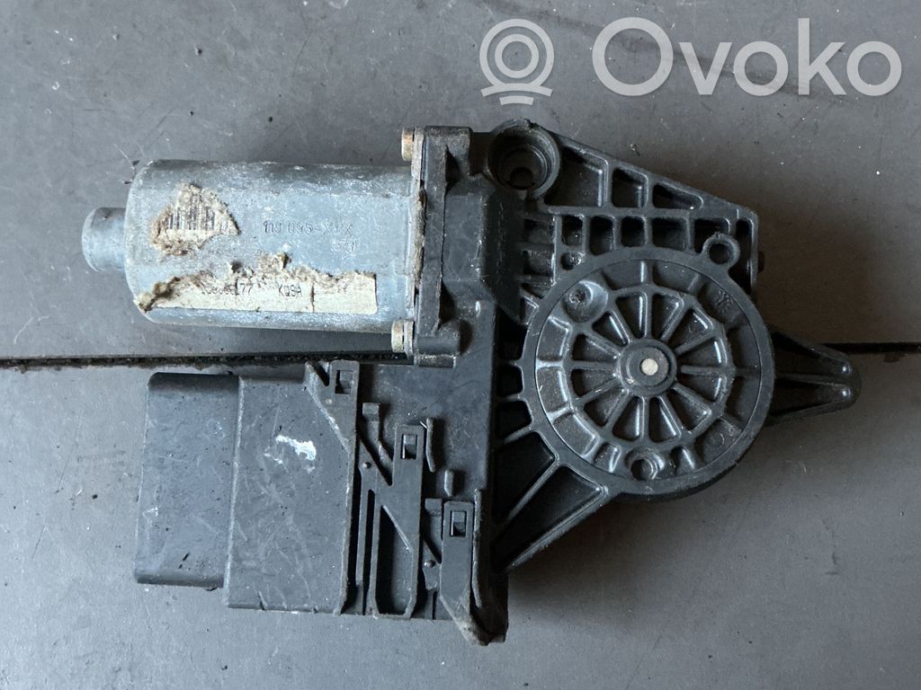 Moteur de lève-vitre de porte arrière   0130821697