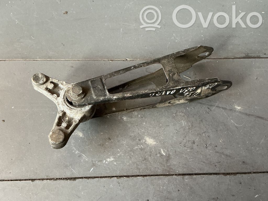 Volvo S70  V70  V70 XC Engine mount bracket 