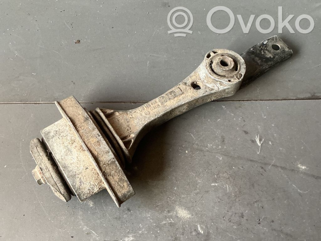 Volkswagen Golf IV Engine mount bracket 