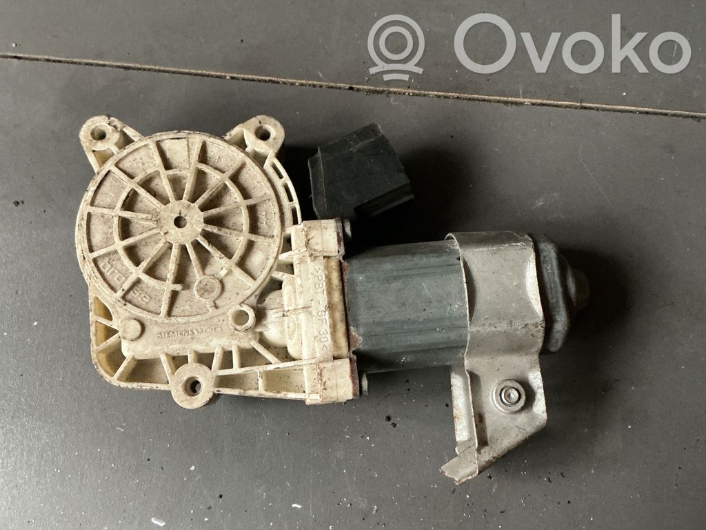 BMW 5 E60 E61 Priekšpusē loga pacēlāja motoriņš 