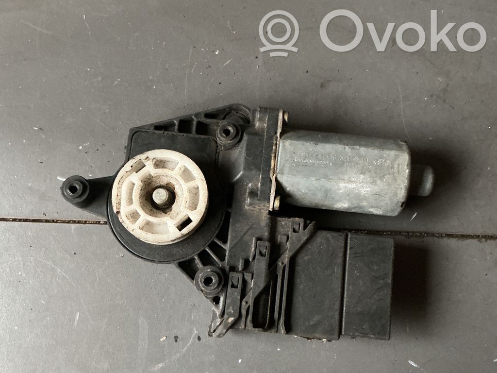 Volkswagen PASSAT B5 Silniczek podnoszenia szyby drzwi tylnych 