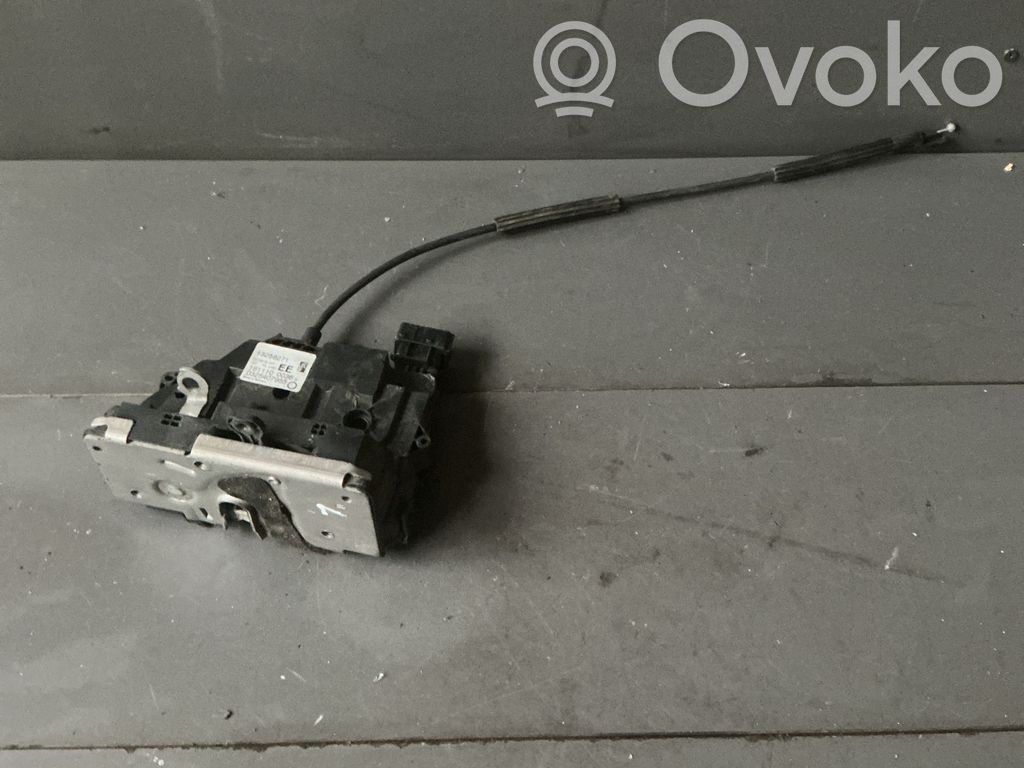 Opel Meriva B Priekšpusē slēdzene 