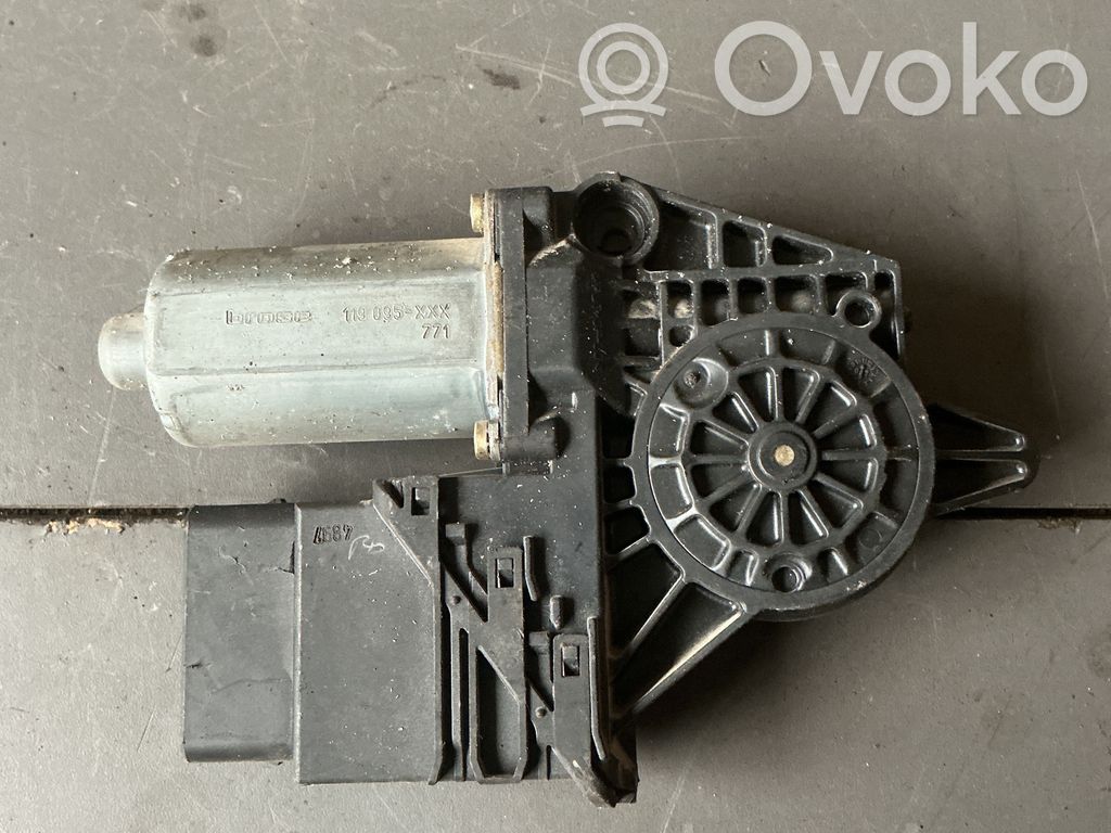 Volkswagen PASSAT B5 Silniczek podnoszenia szyby drzwi tylnych 