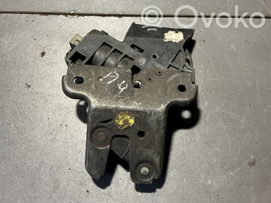 Audi A4 S4 B7 8E 8H Zamek klapy tylnej / bagażnika 