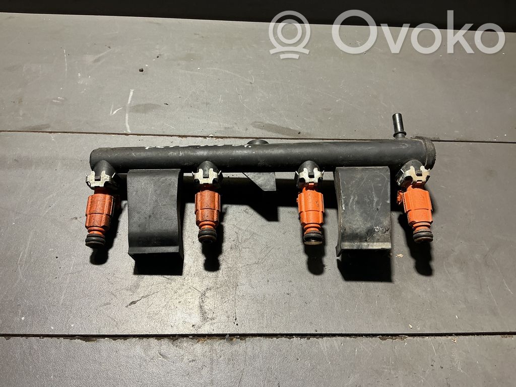 Peugeot 206 Tubo principal de alimentación del combustible 
