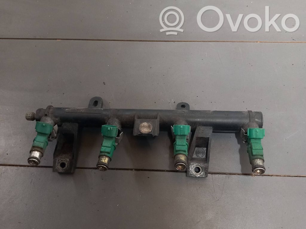 Peugeot 206 Tubo principal de alimentación del combustible 
