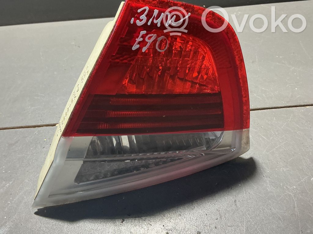 BMW 3 E90 E91 Aizmugurējais lukturis pārsegā 