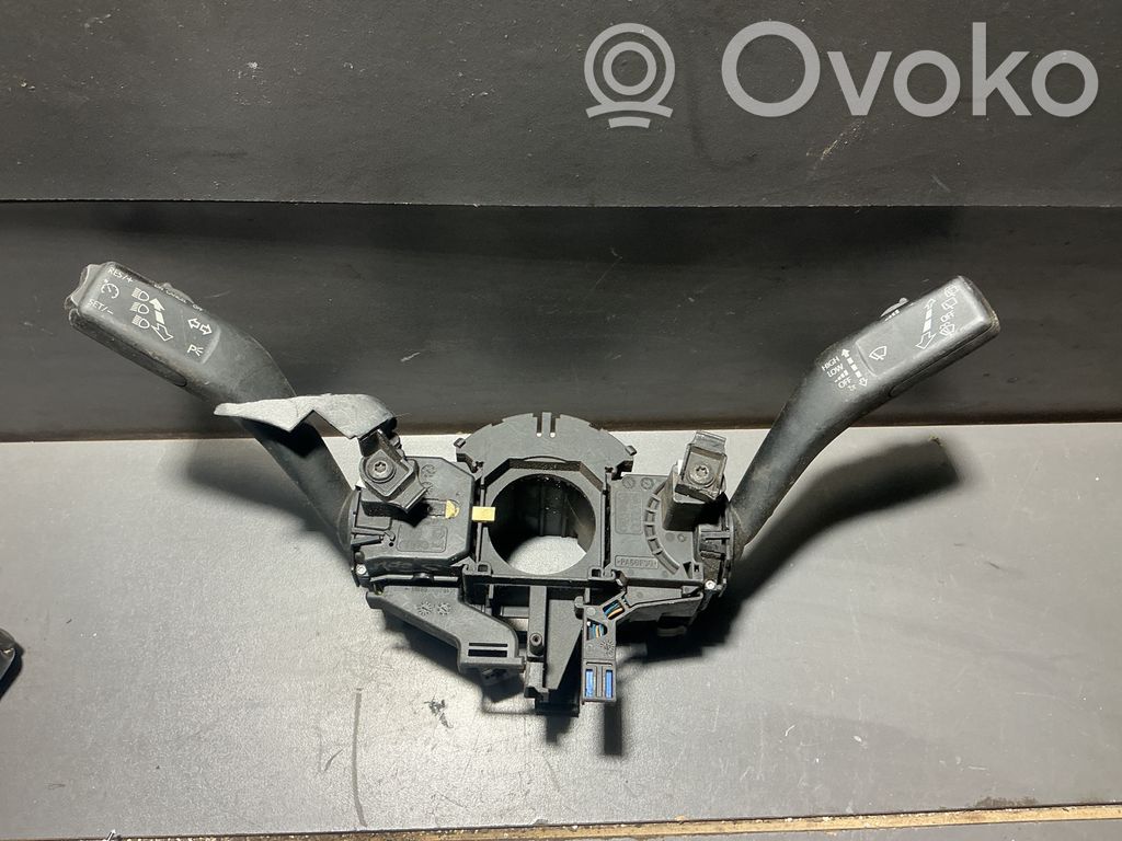 Volkswagen Golf V Interruptor/palanca de limpiador de luz de giro 