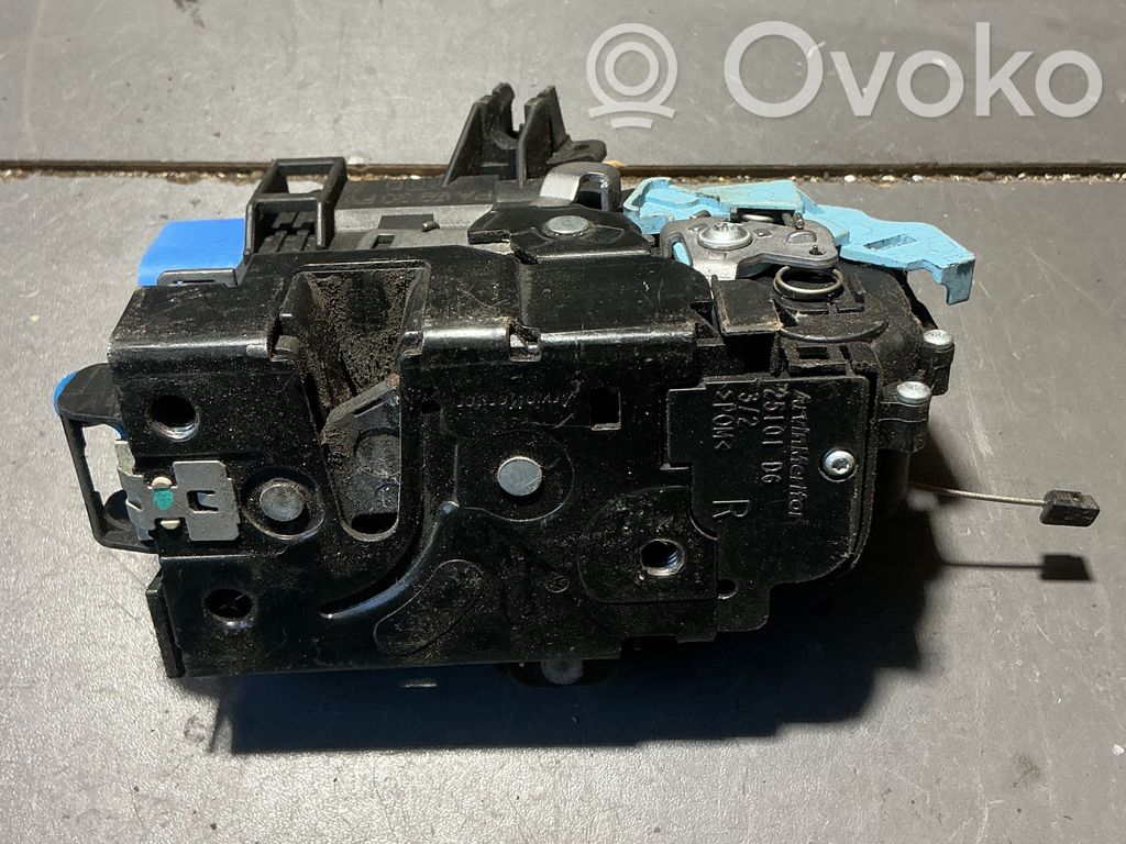 Skoda Octavia Mk2 (1Z) Zamek drzwi przednich 