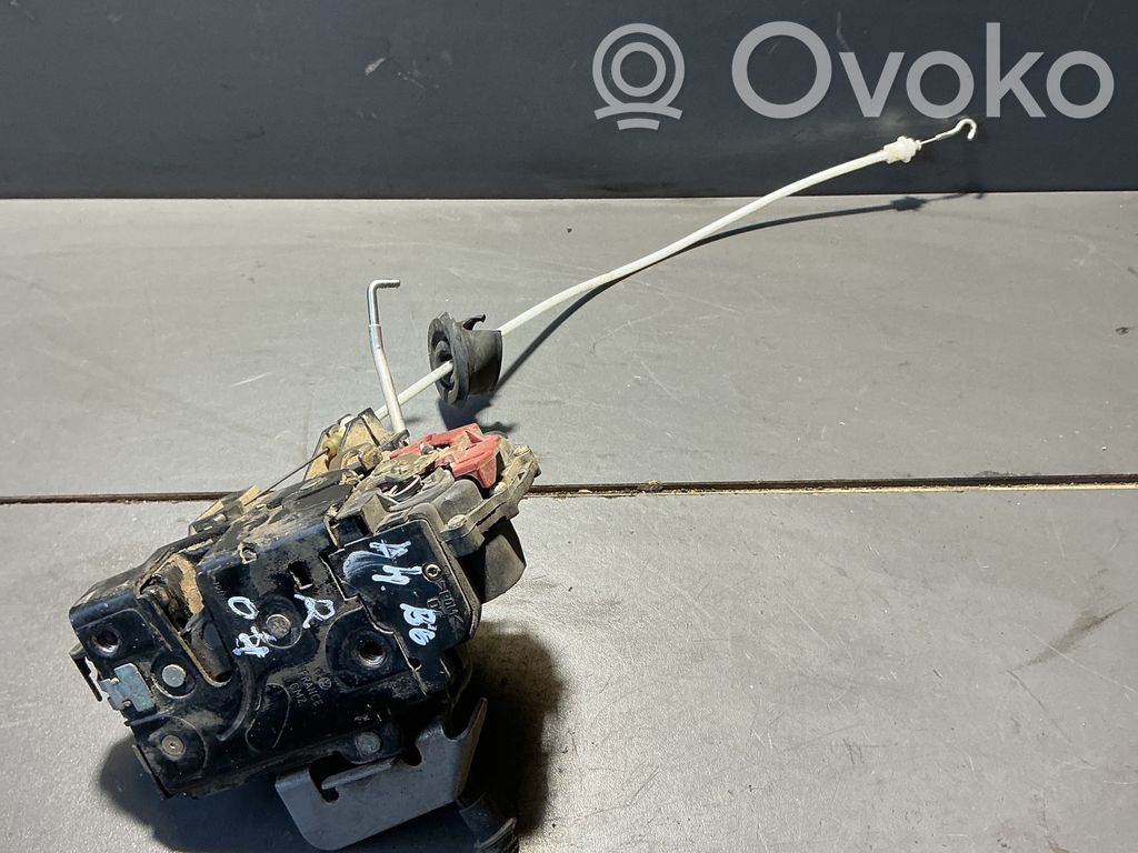 Audi A4 S4 B6 8E 8H Etuoven lukko 