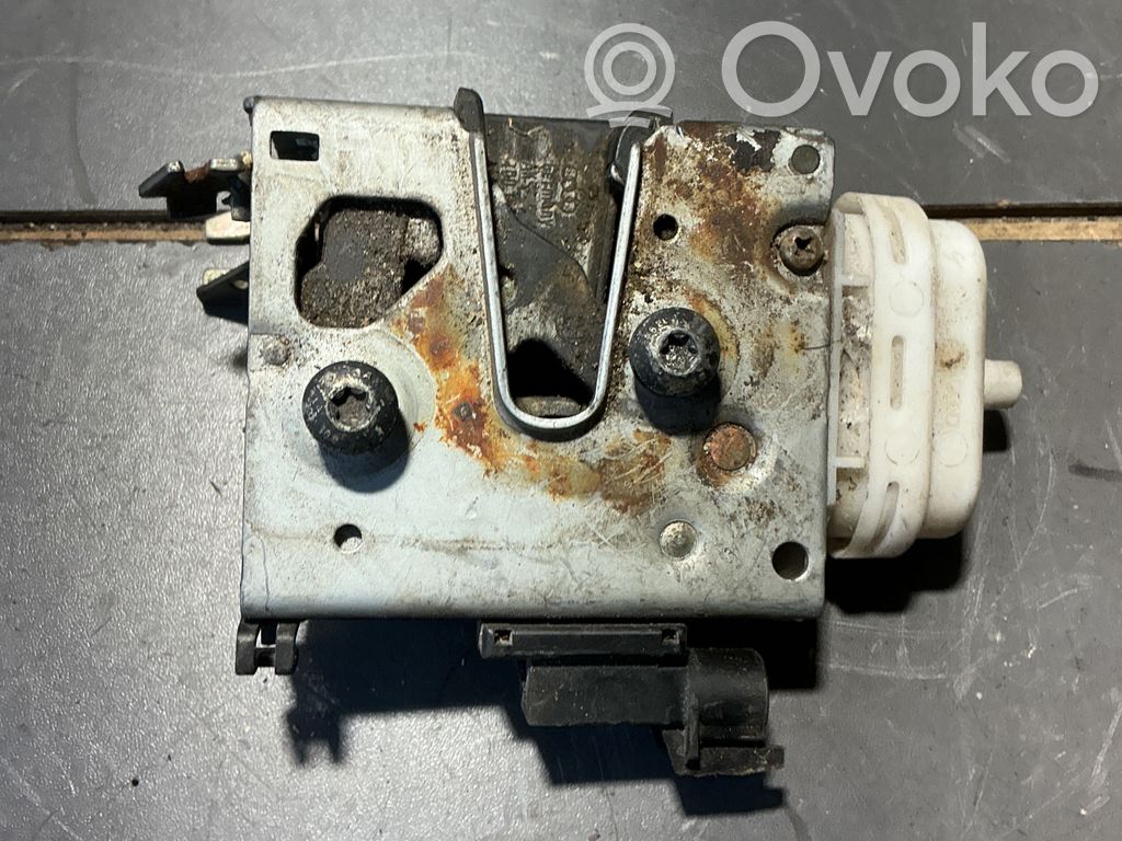 Audi A4 S4 B5 8D Cerradura de puerta delantera 