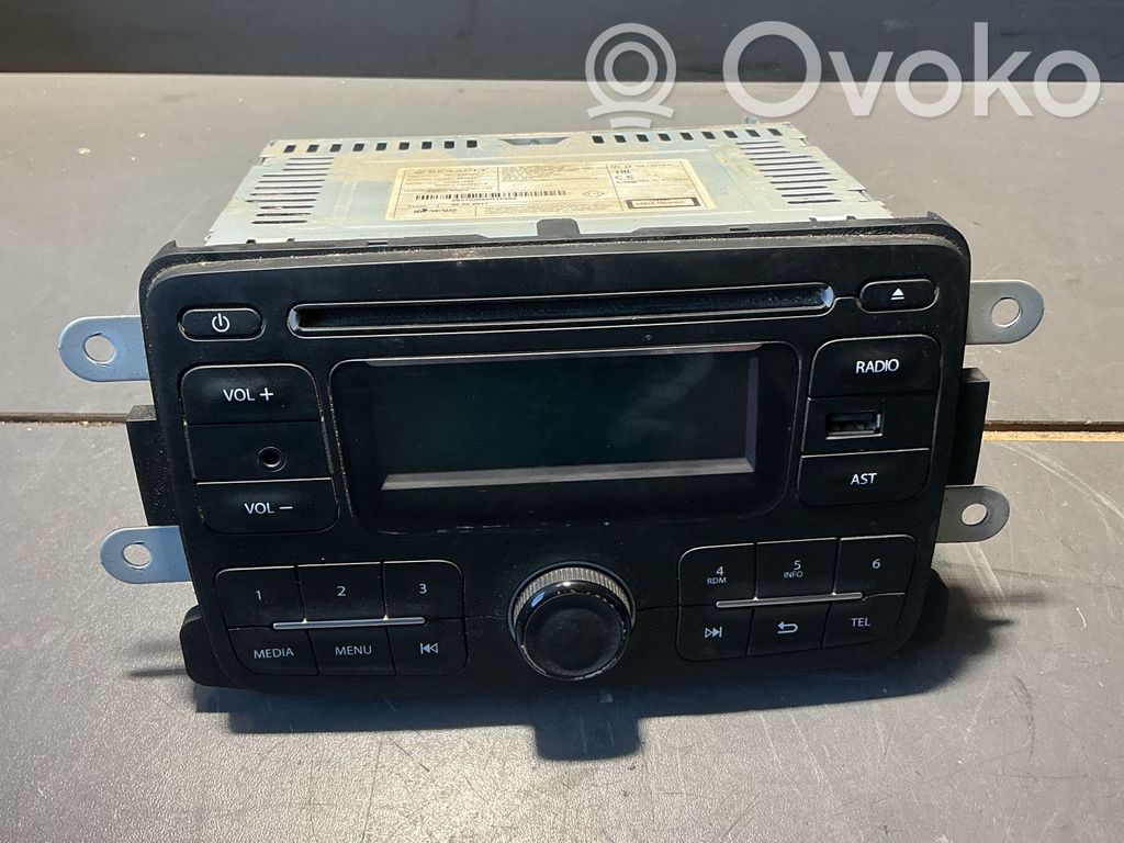 Dacia Logan II Panel / Radioodtwarzacz CD/DVD/GPS 