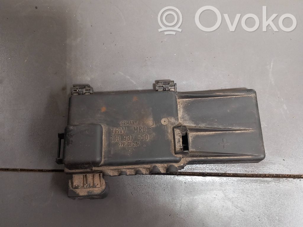 Volkswagen Golf IV Módulo de fusible 